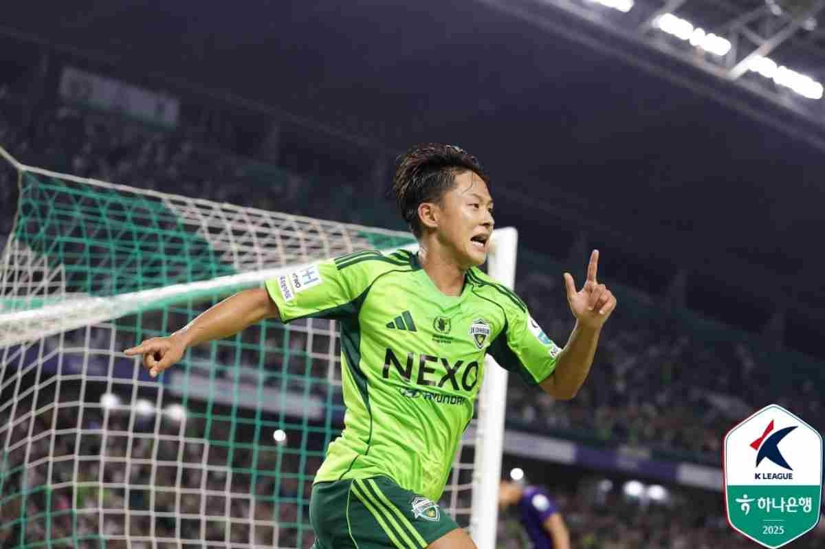 지난해 전북 전주시 덕진구 전주월드컵경기장에서 열린 하나은행 K리그1 2025 25라운드 전북 현대모터스와 FC 안양의 경기에서 전북 이승우가 결승골을 성공시킨 뒤 기뻐하고 있다. / 뉴스1