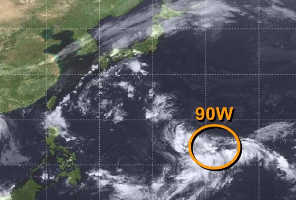 서태평양에서 발달 중인 열대요란(90W) / 미국 합동태풍경보센터(JTWC) 제공
