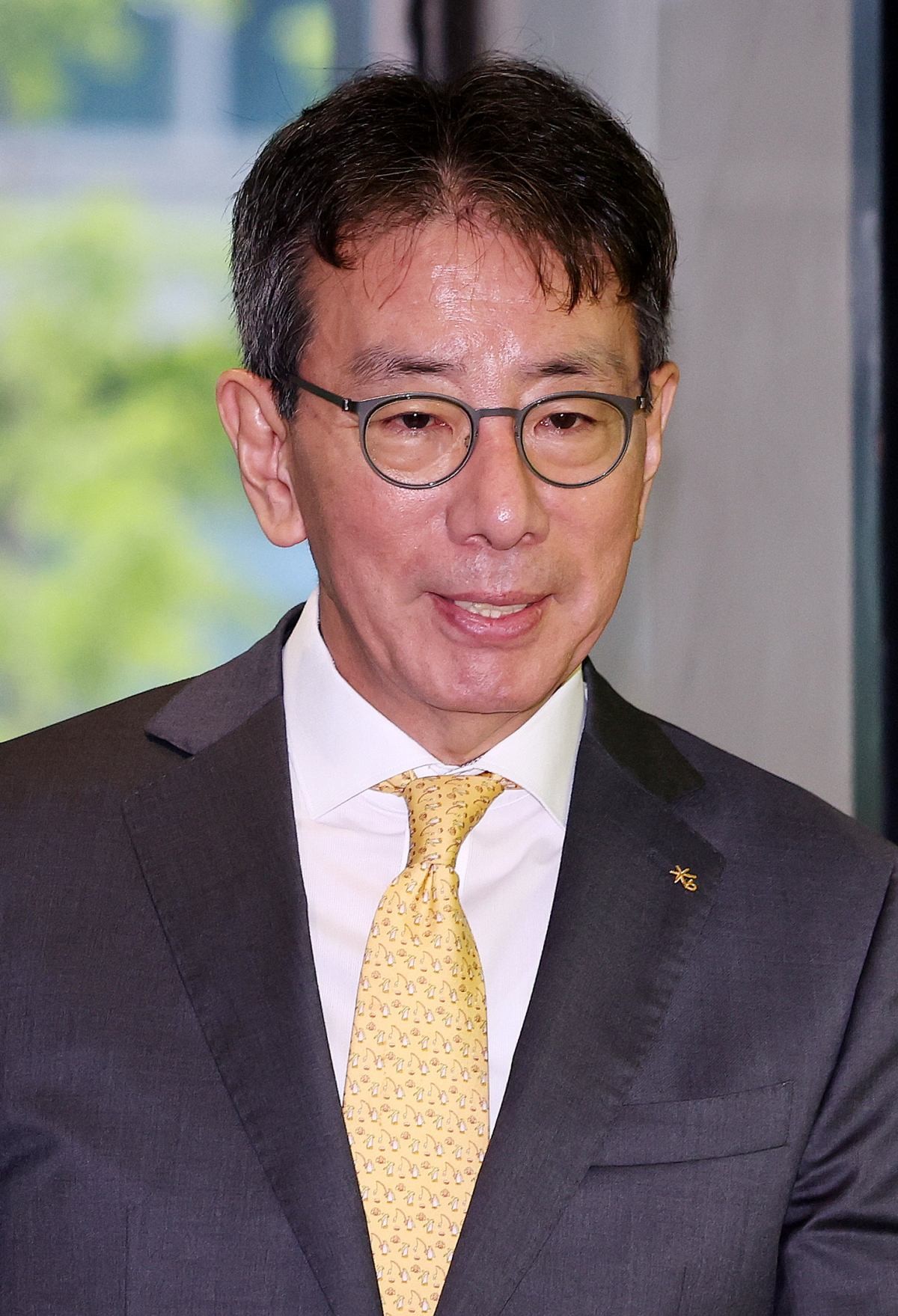 차기 KB금융 회장 후보로 내정된 이재근 KB금융그룹 부문장이 14일 오전 서울 영등포구 여의도 KB금융 신관으로 첫 출근을 하고 있다. / 뉴스1