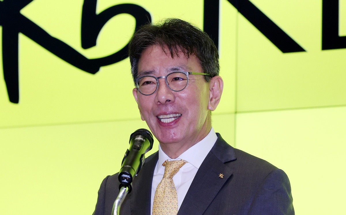 차기 KB금융 회장 후보로 내정된 이재근 KB금융그룹 부문장이 14일 오전 서울 영등포구 여의도 KB금융 신관에서 소감을 밝히고 있다. / 뉴스1