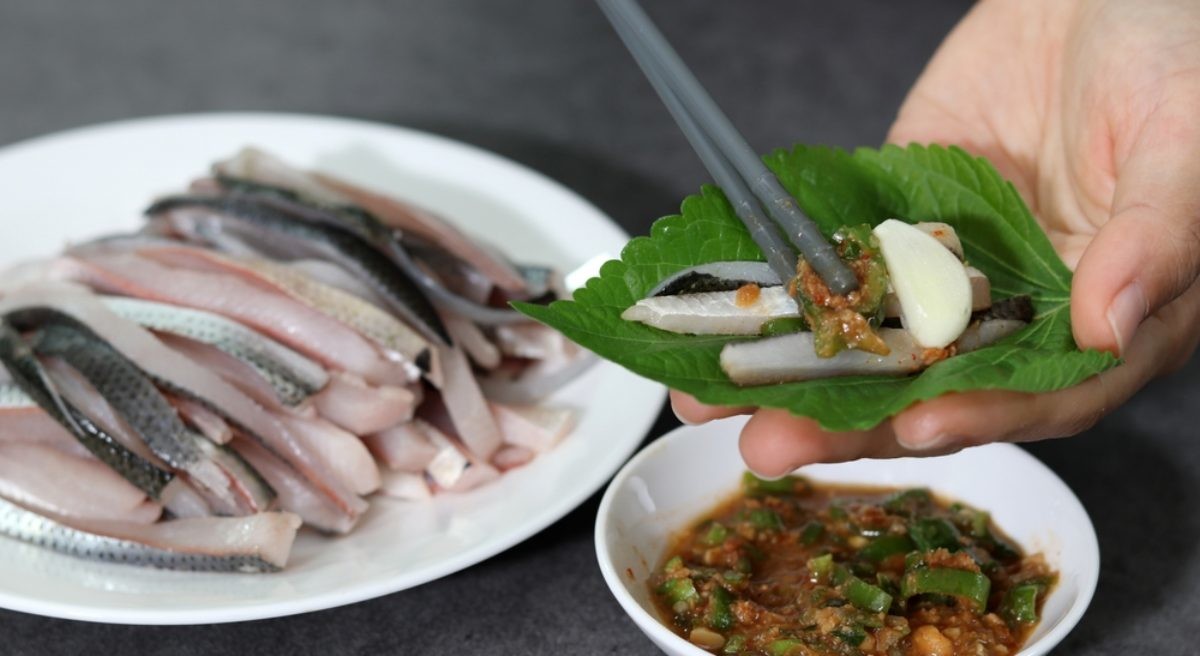 전어회 자료사진. / Hyejin Kang-shutterstock.com