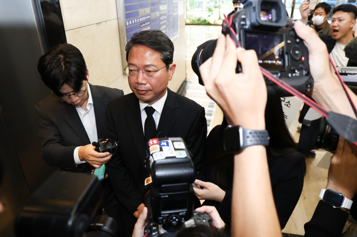 김승원 법무부 장관 후보가 14일 오전 서울 종로구 적선현대빌딩에 마련된 인사청문회 준비 사무실로 출근하고 있다. / 뉴스1