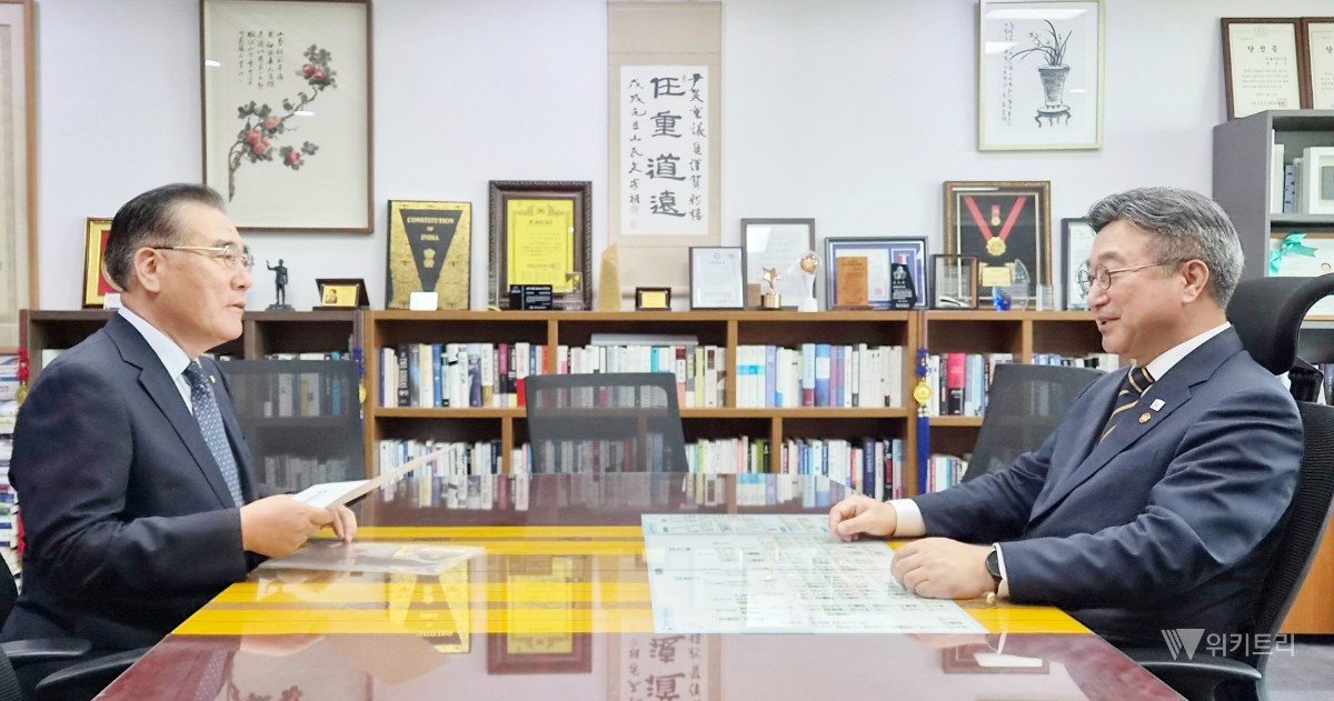 이개호 의원은 지난 14일 정부서울청사에서 윤호중 행정안전부 장관과 전격적인 단독 면담을 가졌다. / 이개호 의원실