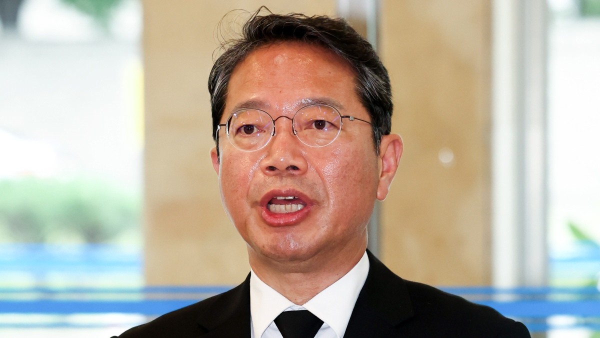 김승원 법무부 장관 후보가 14일 오전 서울 종로구 적선현대빌딩에 마련된 인사청문회 준비 사무실로 출근하며 취재진 앞에서 발언하고 있다 / 뉴스1