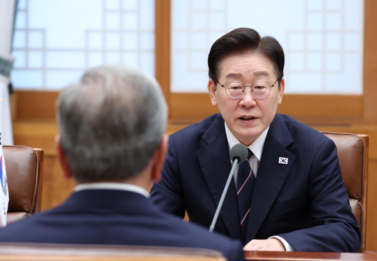 이재명 대통령이 14일 청와대에서 열린 샤브카트 미르지요예프 우즈베키스탄 대통령과의 확대회담에서 발언하고 있다. / 뉴스1