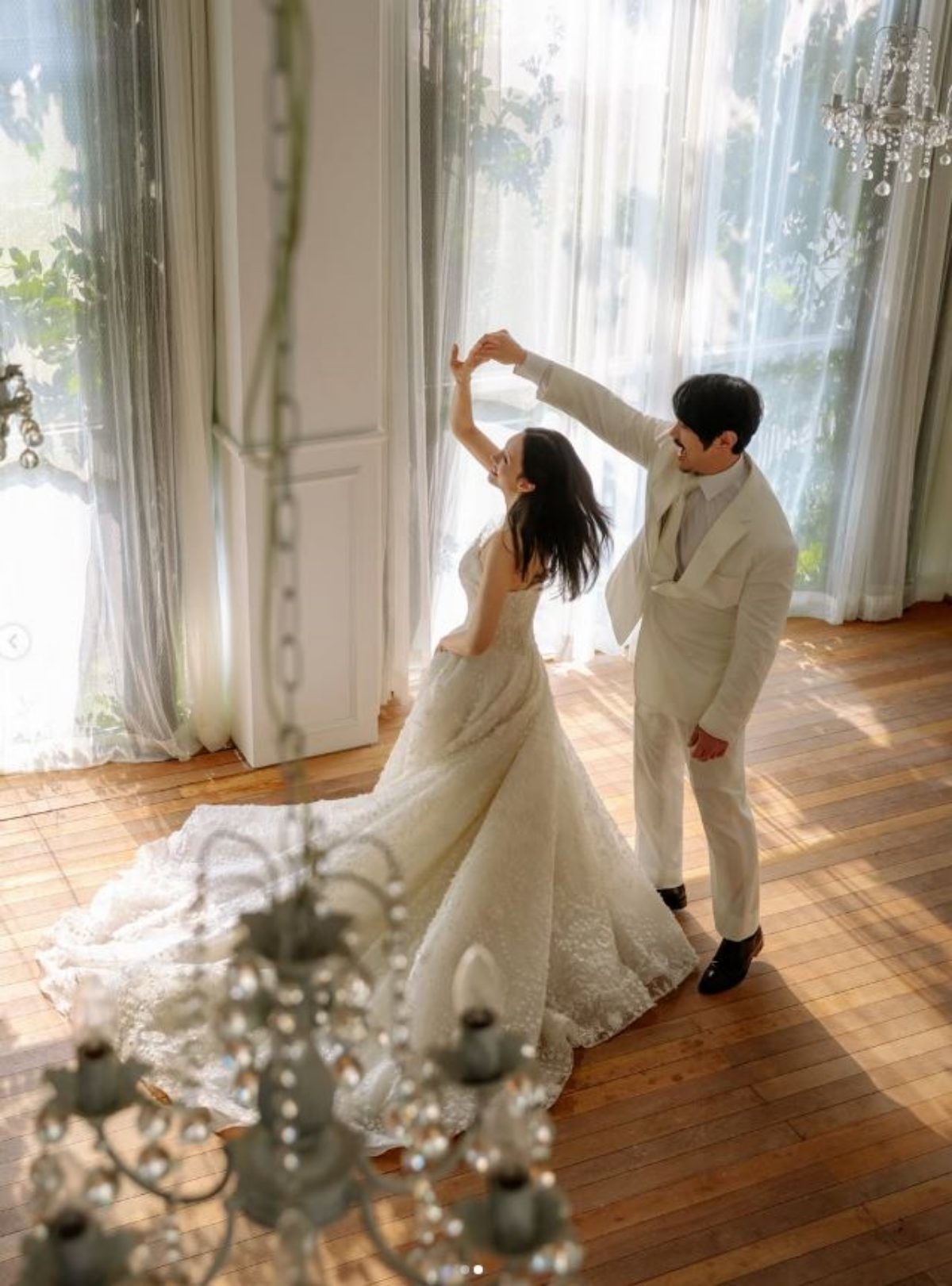 KCM의 웨딩 화보. / KCM 인스타그램