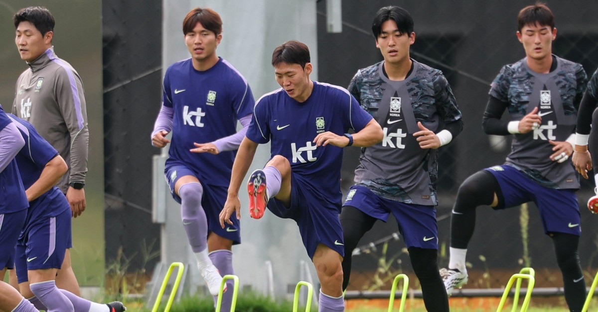 강상윤 등 2026 아이치·나고야 아시안게임 축구대표팀 선수들이 1일 충남 천안시 코리아풋볼파크에서 훈련을 하고 있다. / 뉴스1