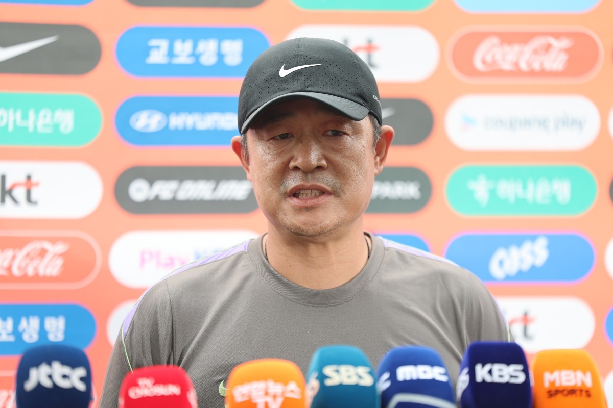 이민성 2026 아이치·나고야 아시안게임 남자 축구대표팀 감독이 1일 충남 천안시 코리아풋볼파크에서 취재진 질문에 답하고 있다. / 뉴스1