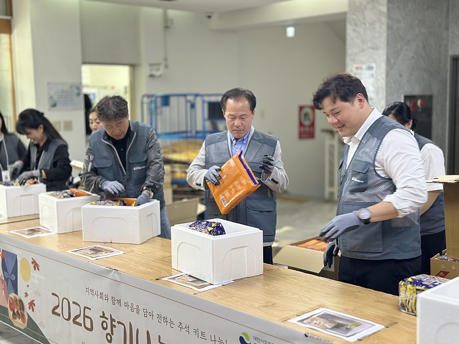 명절 앞두고 손잡은 포천시의회·복지관…추석키트 200개 나눔