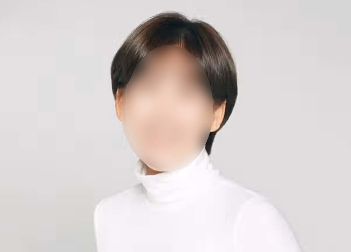 김승원 법무부 장관 후보자에게 신약 임상시험과 관련한 로비를 한 의혹을 받는 양 모 씨. 양 씨가 펴낸 시집에 실린 것이다.