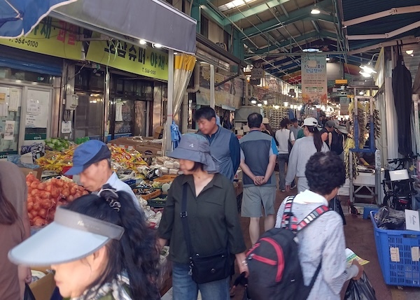 추석 앞둔 고창전통시장 가보니..“활력지원금·고창상품권할인으로 살맛나”
