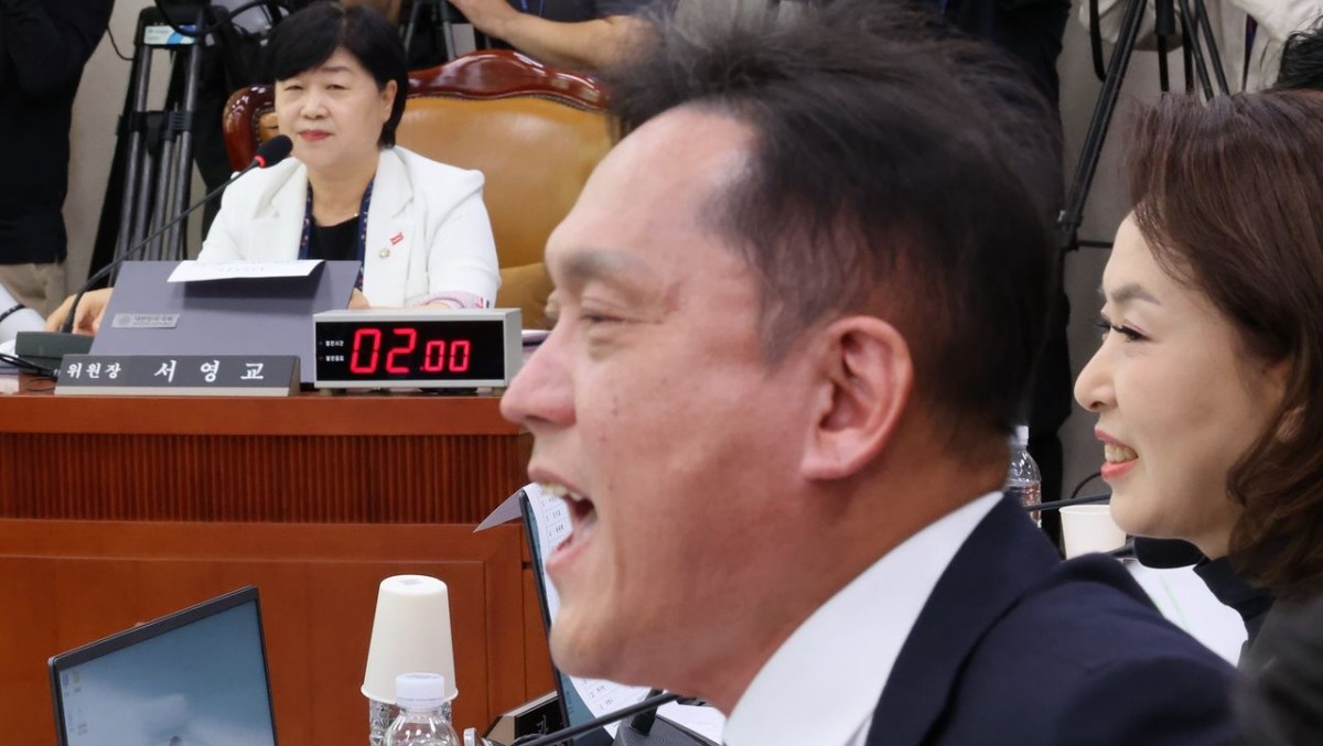 15일 국회 법제사법위원회에서 열린 김승원 법무부 장관 후보자에 대한 인사청문회에서 국민의힘 김태규 의원이 서영교 위원장의 의사진행에 항의하고 있다. / 연합뉴스