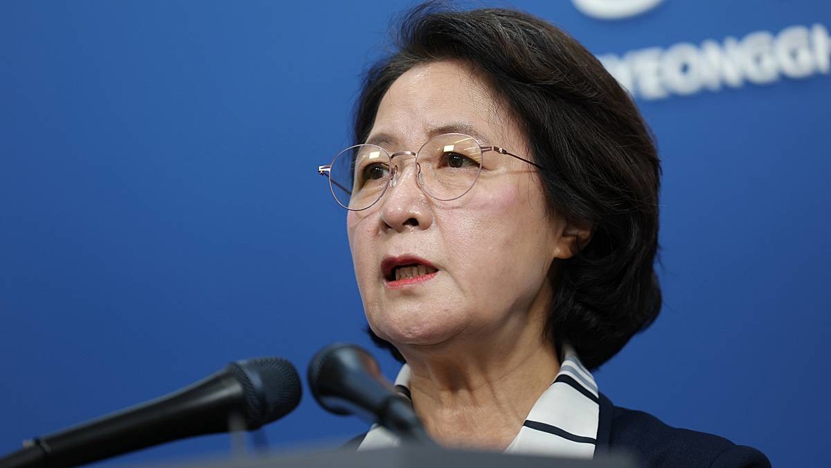 추미애 경기도지사가 지난달 5일 경기 수원시 영통구 경기도청 브리핑룸에서 열린 '경기도 재정상황 관련 기자회견'에서 재정 비상 선언을 하고 있다 / 뉴스1
