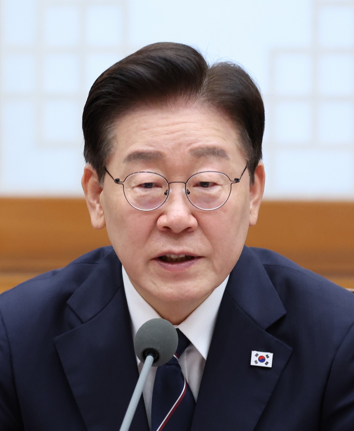 이재명 대통령이 14일 청와대에서 열린 샤브카트 미르지요예프 우즈베키스탄 대통령과의 확대회담에서 발언하고 있다. / 뉴스1