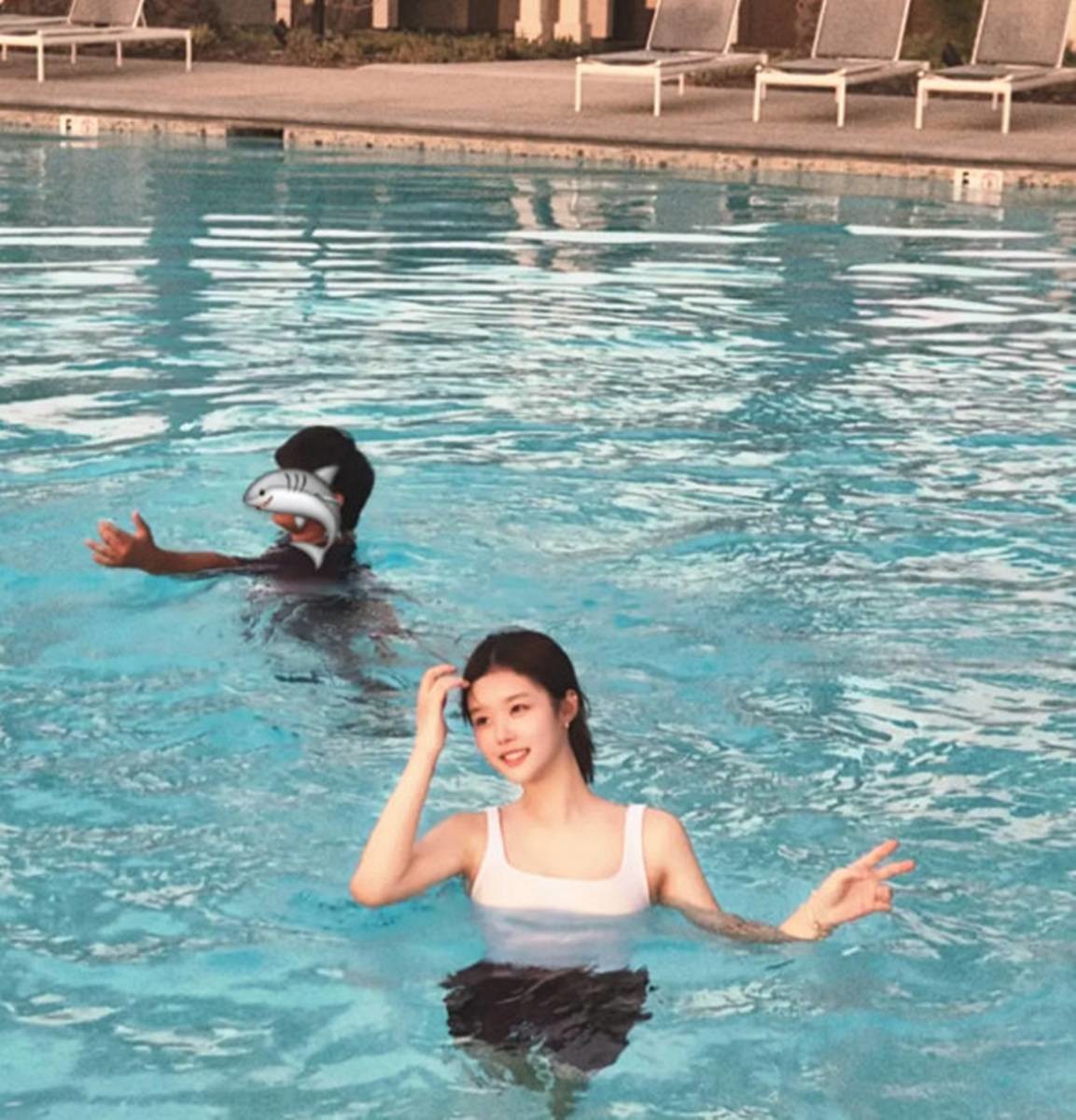 수영장 일상 사진 / 설아 인스타그램