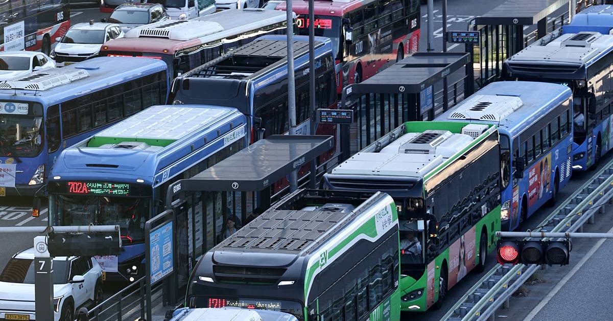 파업 2시간여 전 극적 타결…서울 시내버스 출근길 대란 피했다