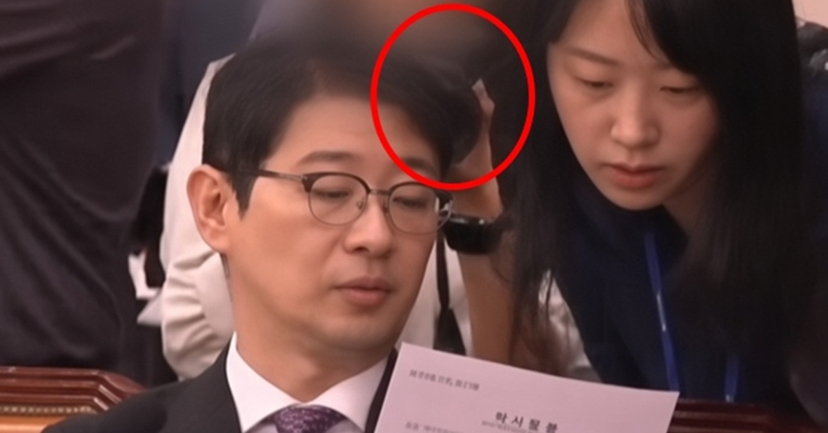 주진우 메모 곁눈질하더니 ‘찰칵’…김승원 청문회 뒤집은 장면