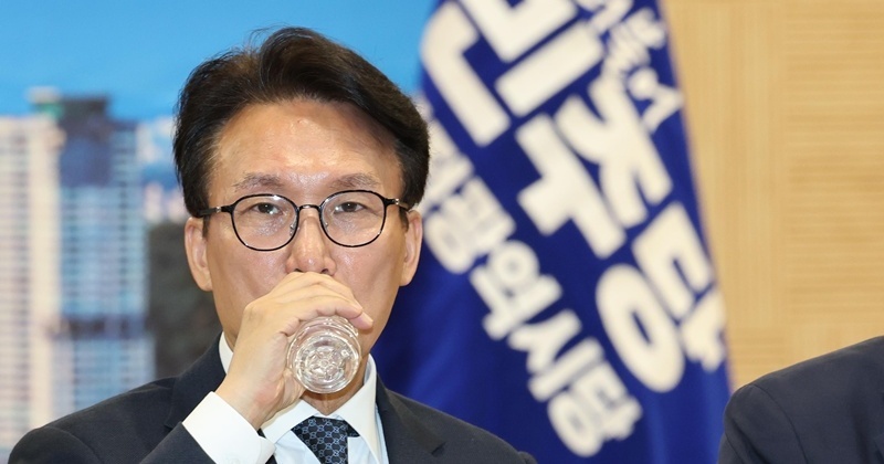 김민석, 용혜인 언급하며 “진보 정치세력 취약...교섭단체 기준 낮추자“