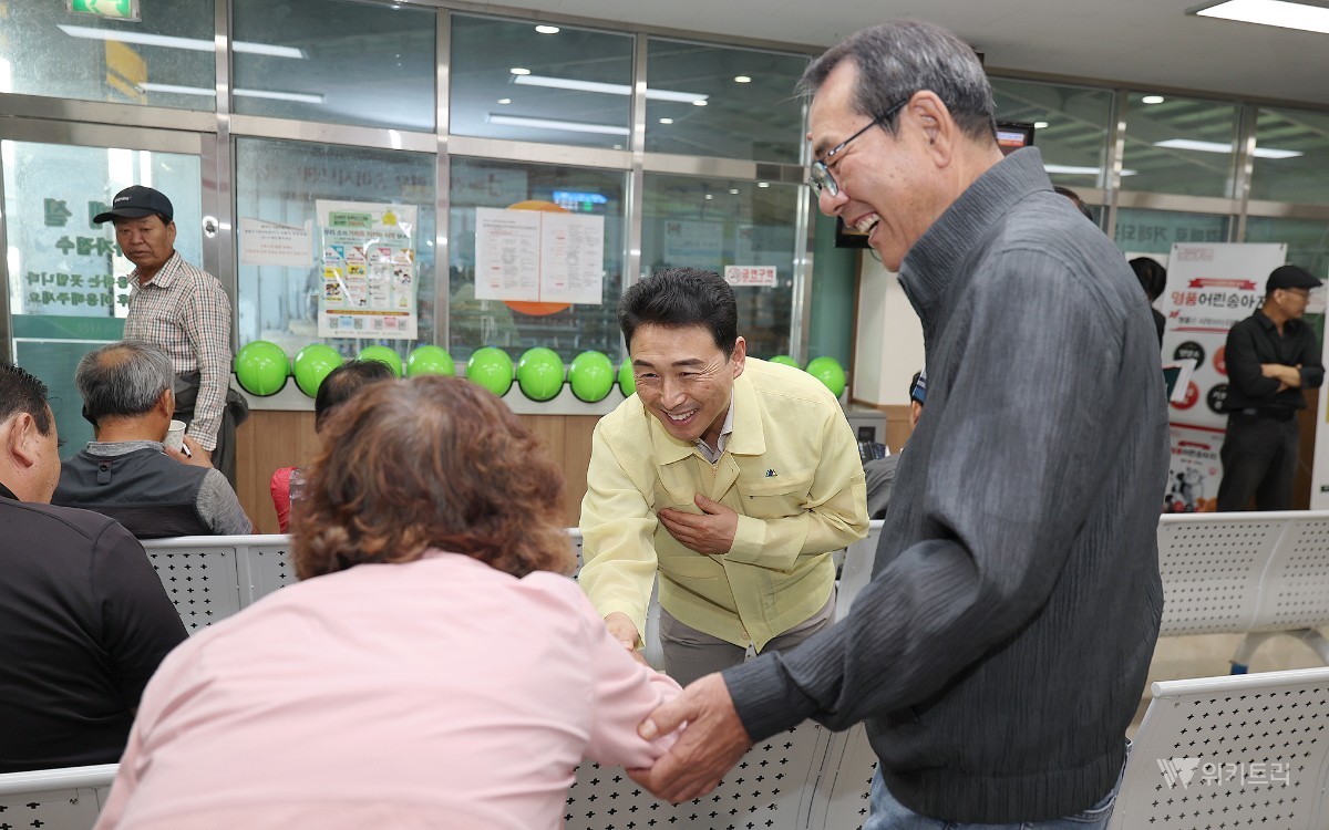 이남오 함평군수, 우시장서 축산 현장 목소리 청취