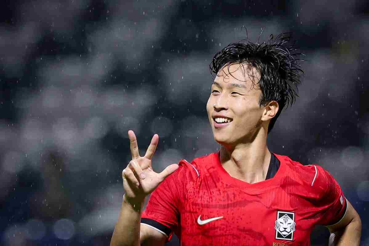 지난 15일 오후 일본 나고야 미즈호 파크 럭비 필드에서 열린 2026 아이치·나고야 아시안게임 남자축구 D조 예선 대한민국과 카타르의 경기에서 해트트릭을 기록한 엄지성이 세리머니를 하고 있다. / 뉴스1