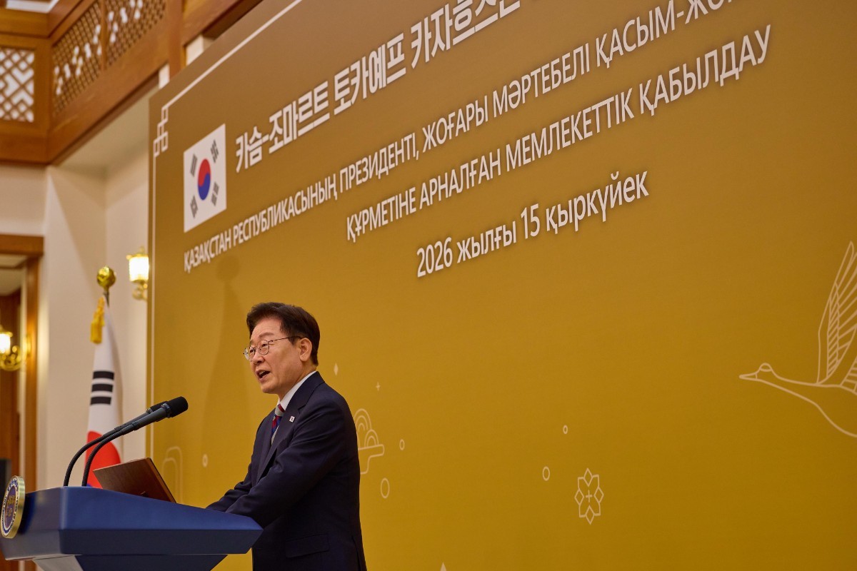 이재명 대통령이 15일 청와대에서 카심조마르트 토카예프 카자흐스탄 대통령을 위한국빈 만찬에서 발언하고 있다. / 청와대 제공