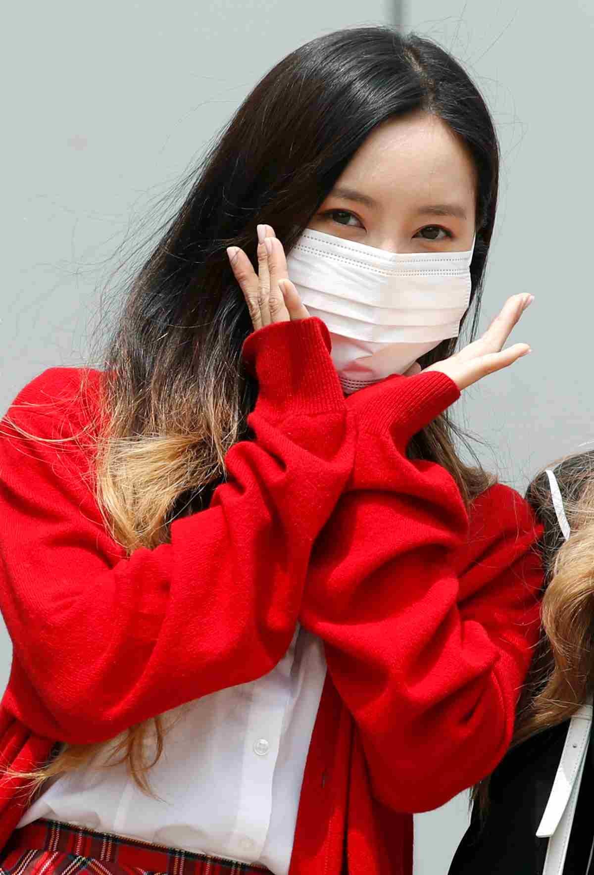 티아라(T-ARA) 효민이 2021년 경기도 고양시 일산 JTBC에서 열린 JTBC 예능프로그램 '아는 형님' 녹화를 위해 출근을 하며 인사를 하고 있다. / 뉴스1