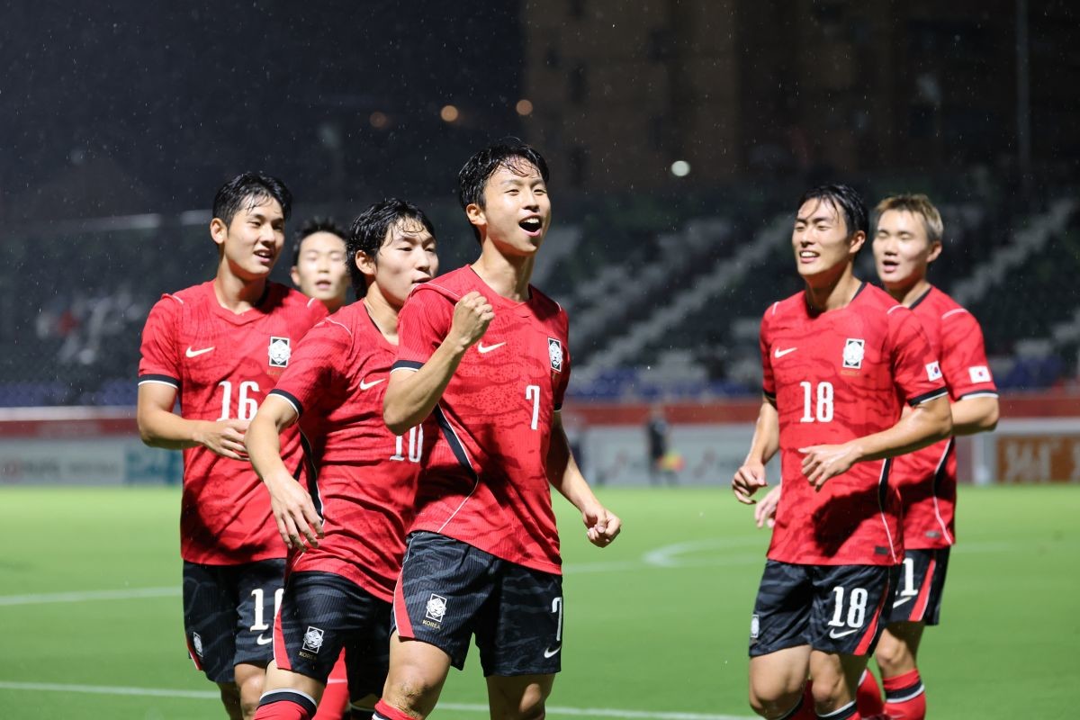 15일 오후 일본 나고야 미즈호 파크 럭비 필드에서 열린 2026 아이치·나고야 아시안게임 남자축구 D조 예선 대한민국과 카타르의 경기에서 엄지성이 선제골을 넣고 기뻐하고 있다. / 뉴스1