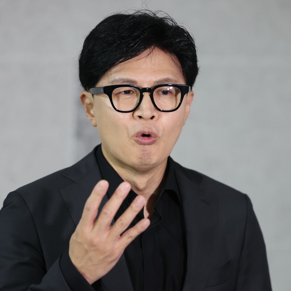 한동훈 무소속 의원이 지난 15일 오후 서울 여의도 국회 의원회관에서 김승원 법무부 장관 후보자와 김민석 더불어민주당 대표 등과 관련한 현안 브리핑을 하고 있다. / 뉴스1