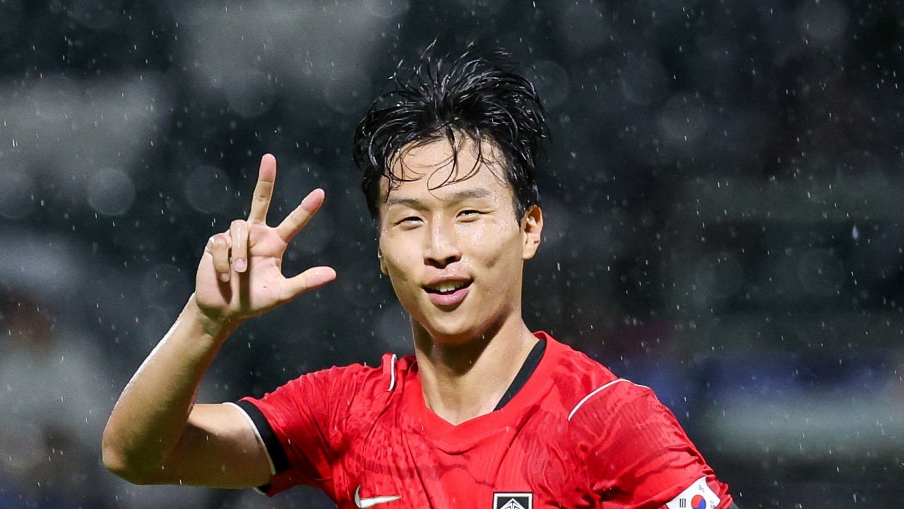 지난 15일 오후 일본 나고야 미즈호 파크 럭비 필드에서 열린 2026 아이치·나고야 아시안게임 남자축구 D조 예선 대한민국과 카타르의 경기에서 해트트릭을 기록한 엄지성이 세리머니를 하고 있다. / 뉴스1