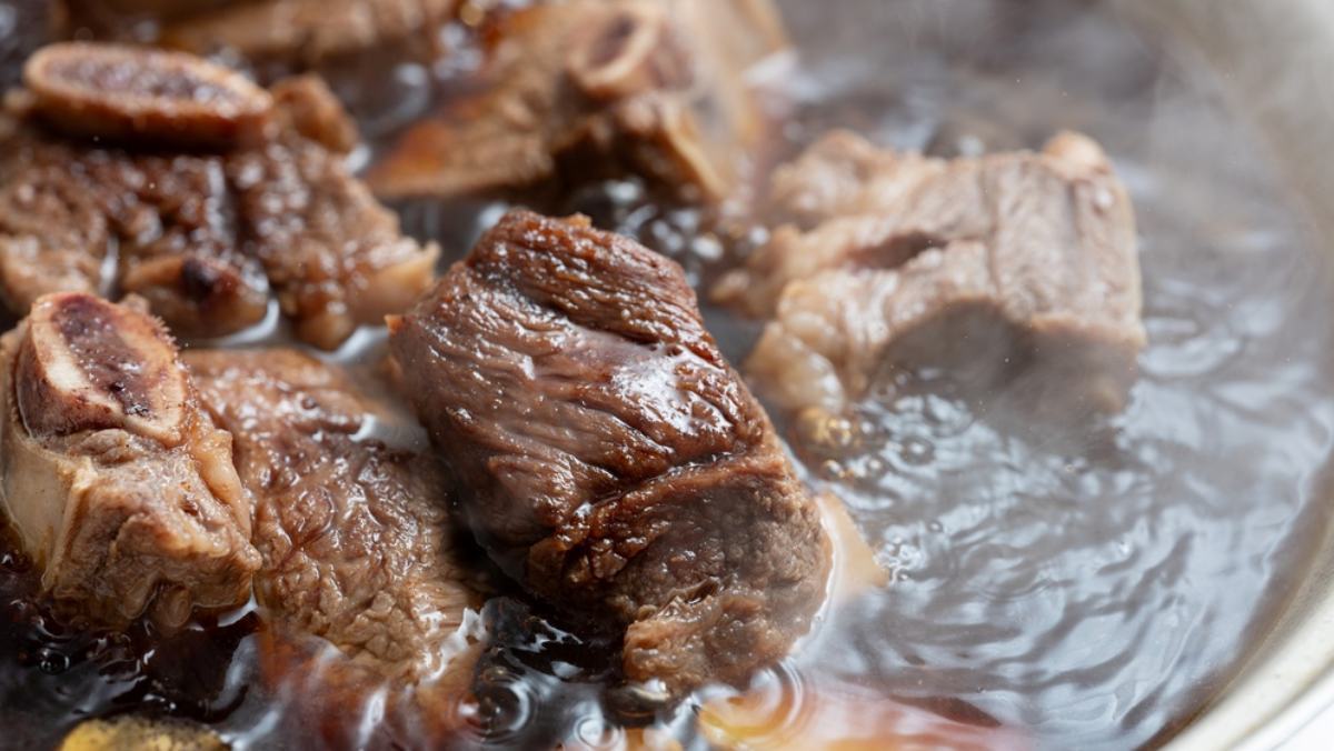 설탕 대신 '이 재료' 갈아 넣었더니… 갈비 살이 눈 녹듯 부드러워지네요
