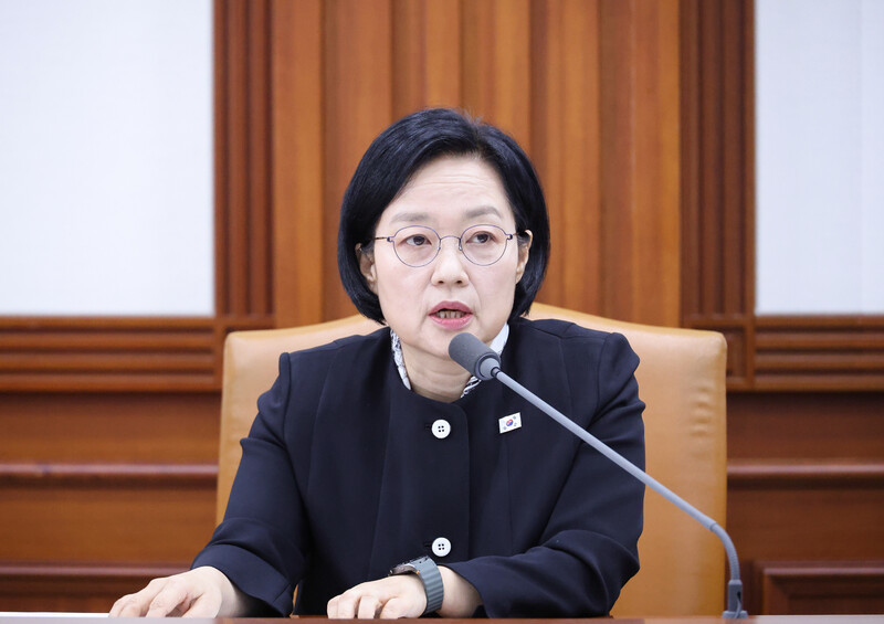 한성숙 국무총리가 16일 서울 종로구 정부서울청사에서 열린 국가정책조정회의에서 발언하고 있는 모습 / 연합뉴스