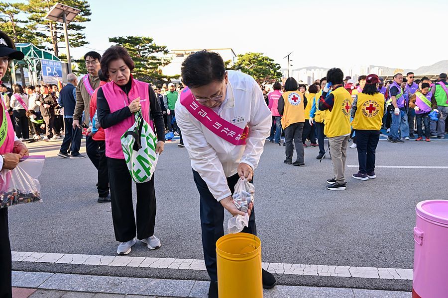 양평군, 45개 기관·단체 1,000여 명 뭉쳤다…추석 앞두고 생활환경 새단장