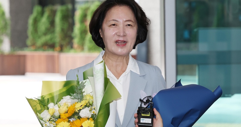 돈 없다는 경기도 "추석에 추미애 현수막 걸어라"