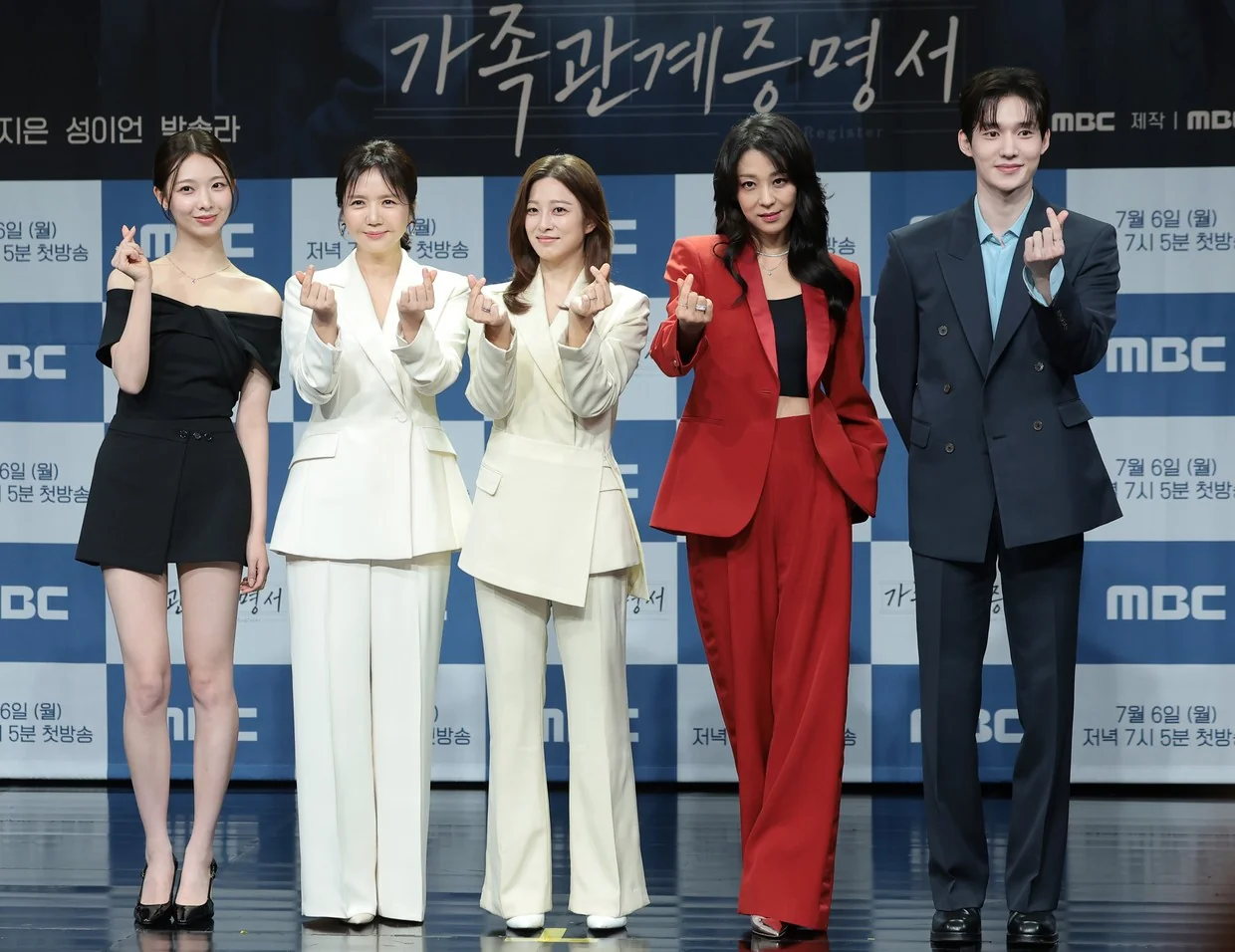 모녀에게 동시에 쏟아진 비난 / ‘가족관계증명서’의 박세영·한고은 (사진=뉴스1)