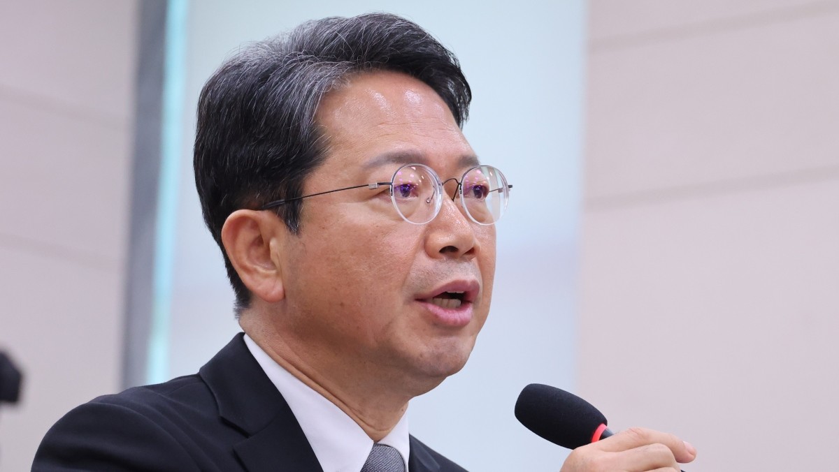 김승원 법무부 장관 후보자가 15일 서울 여의도 국회 법제사법위원회에서 열린 인사청문회에서 의원 질의에 답변하고 있다 / 뉴스1