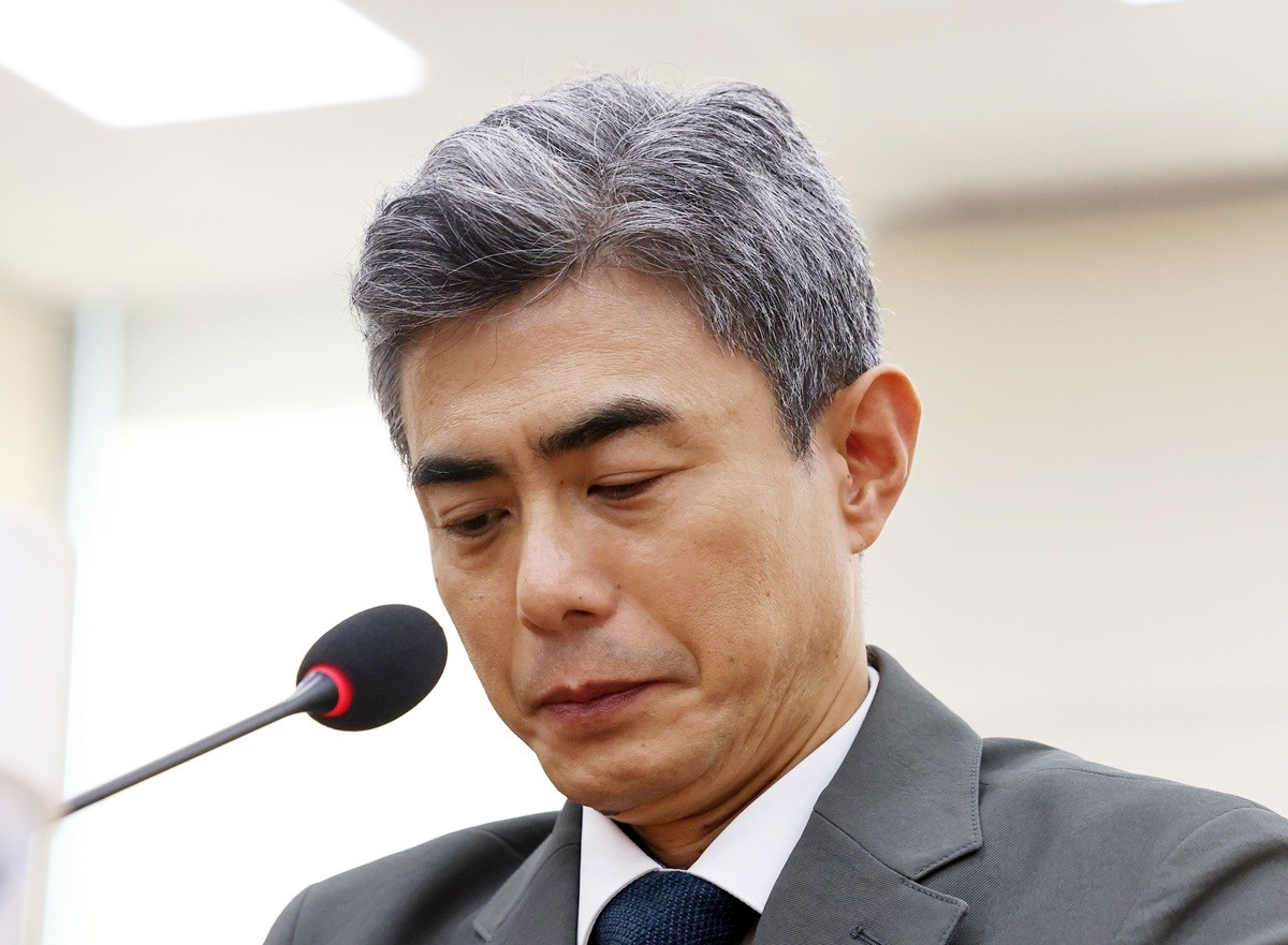 강신철 국방부 장관 후보자가 서울 여의도 국회 국방위원회에서 열린 인사청문회에서 생각에 잠겨 있다. 기사 이해를 돕기 위한 자료 사진 / 뉴스1