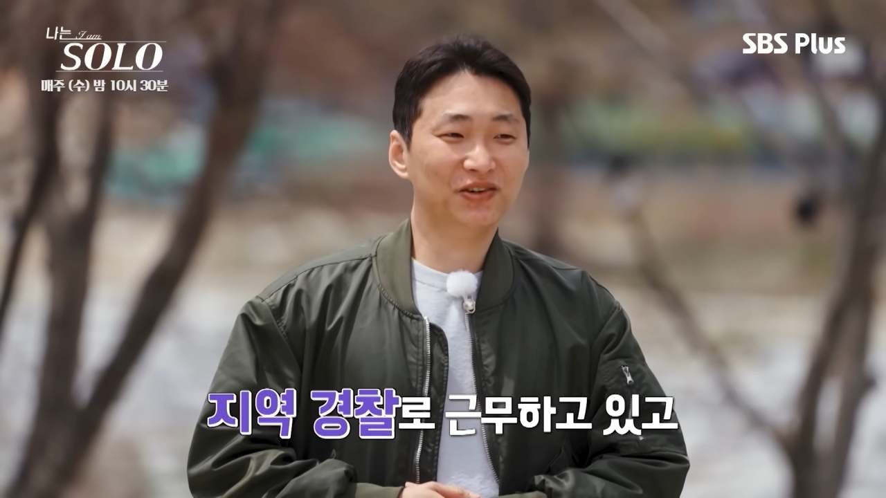 영수가 자기소개를 하고 있다. / 유튜브 '촌장엔터테인먼트TV'