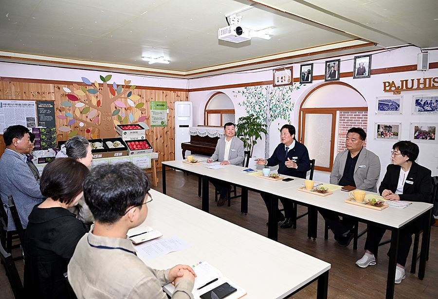 '명절 앞두고 더 세심하게' 손배찬 파주시장, 아동·어르신 돌봄 현장 방문