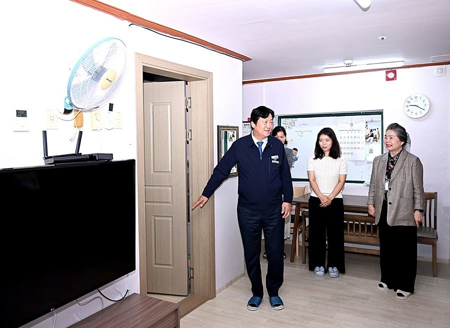 '명절 앞두고 더 세심하게' 손배찬 파주시장, 아동·어르신 돌봄 현장 방문