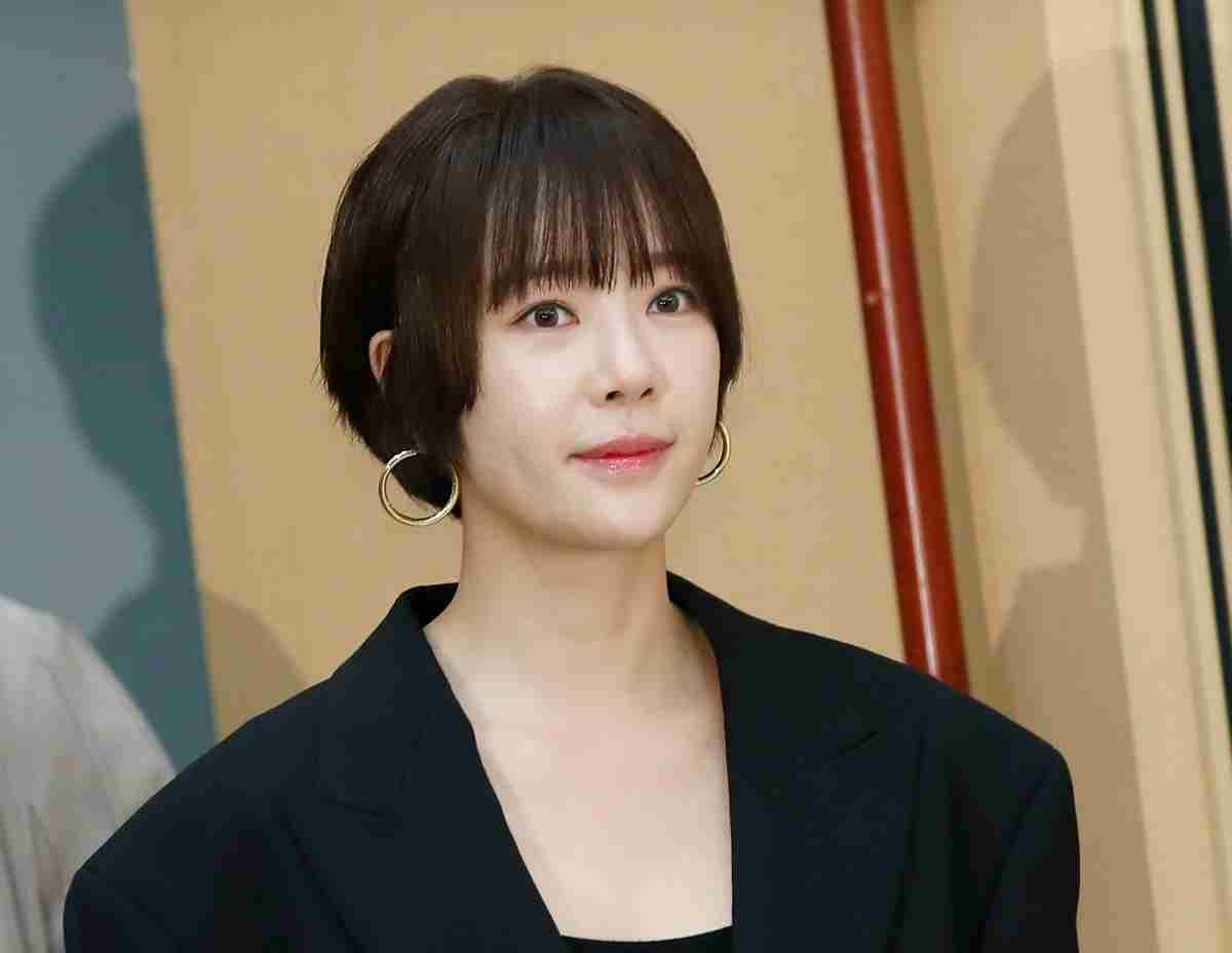 남편의 불륜을 폭로한 배우 황정음이 2024년 서울 목동 SBS 사옥에서 열린 새 금토 드라마 '7인의 부활' 제작발표회에 참석하고 있다. / 뉴스1