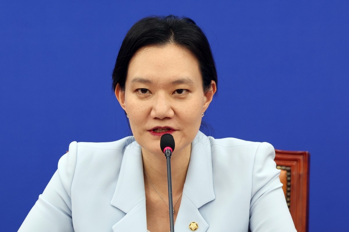 김남희 더불어민주당 경찰개혁추진단 공동단장이 지난 16일 오후 서울 여의도 국회에서 열린 '형사사건 변호사 간담회'에서 발언을 하고 있다. / 뉴스1