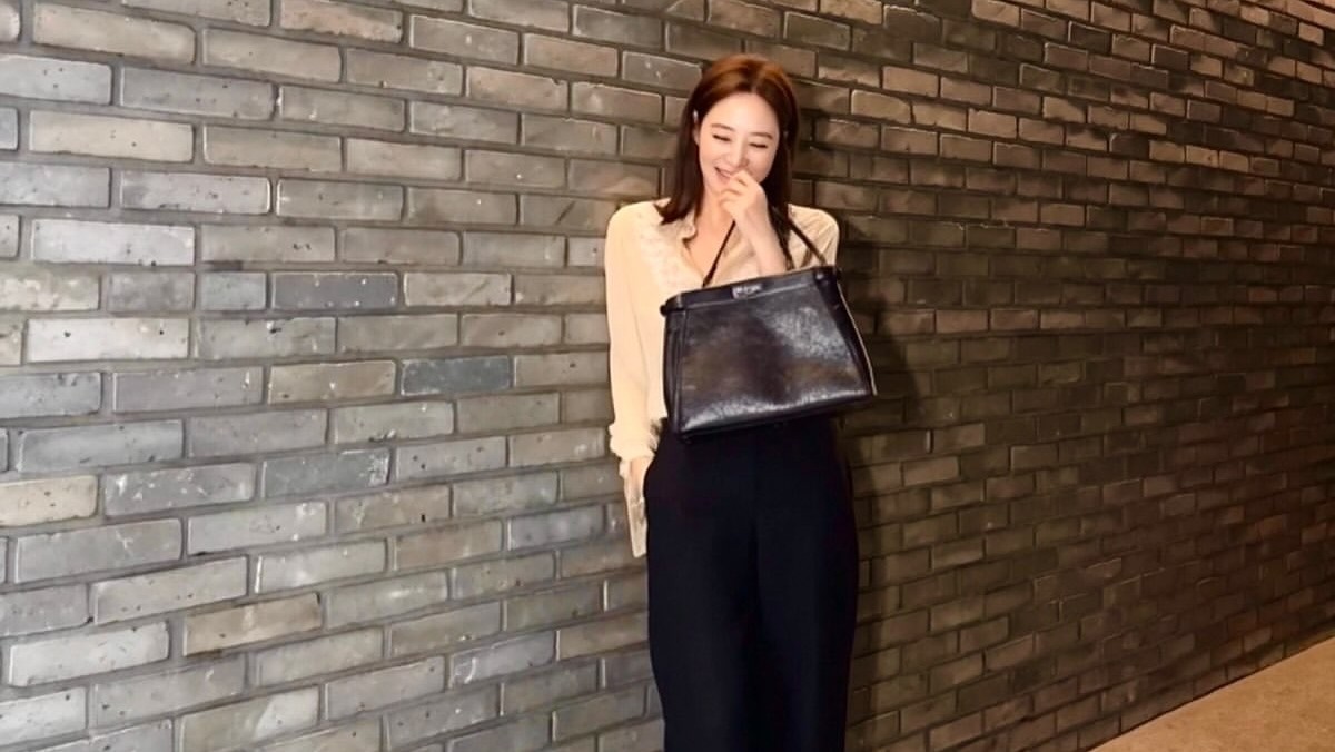 56세라고 믿겨지지 않아...사진 한 장으로 존재감 과시한 '여자 연예인'