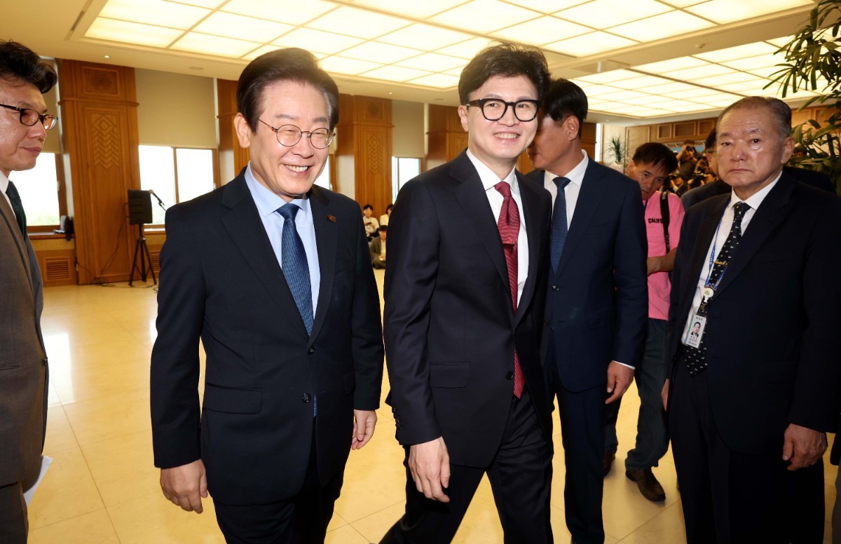 2024년 포착된 이재명 당시 더불어민주당 대표와 한동훈 당시 국민의힘 대표 / 뉴스1