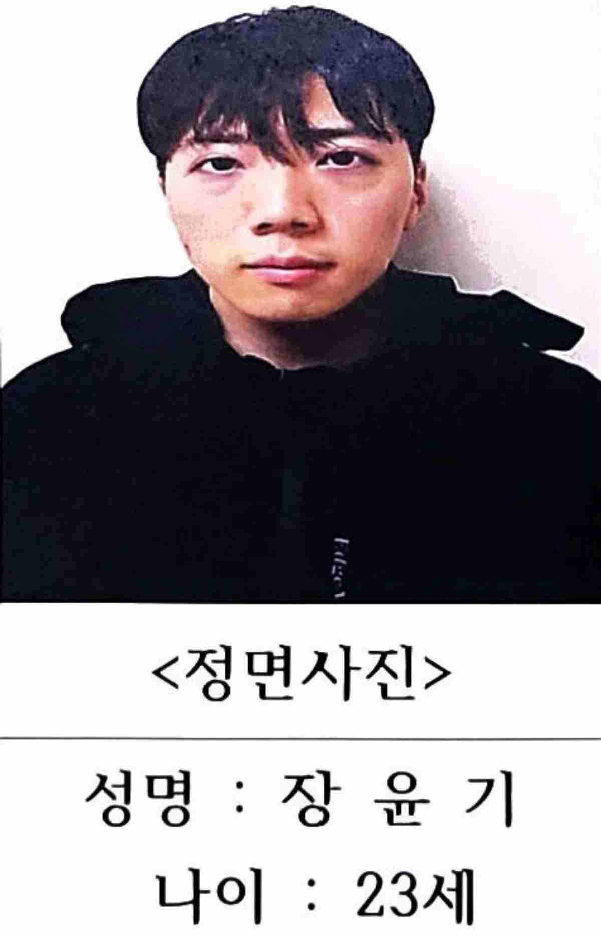 어린이날 광주 도심에서 일면식 없는 여고생을 살해해 살인·살인미수 등의 혐의를 받는 장윤기(23)가 지난 5월 광주에서 처음으로 신상이 공개됐다. / 뉴스1
