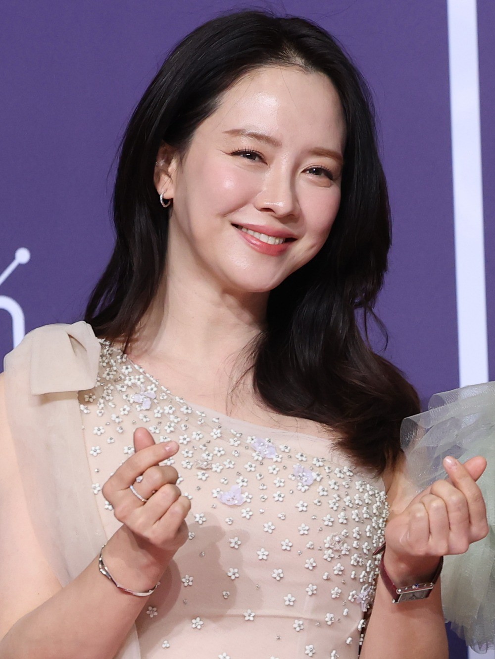 '런닝맨' 송지효가 2025년 12월 30일 서울 마포구 상암 SBS 프리즘 타워에서 열린 ‘2025 SBS 연예대상’ 레드카펫 행사에 참석해 포즈를 취하고 있다. / 뉴스1