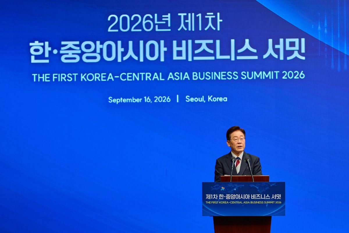 이재명 대통령이 16일 서울의 한 호텔에서 열린 제1회 한·중앙아시아 비즈니스 서밋에서 발언하고 있다. / 청와대 제공
