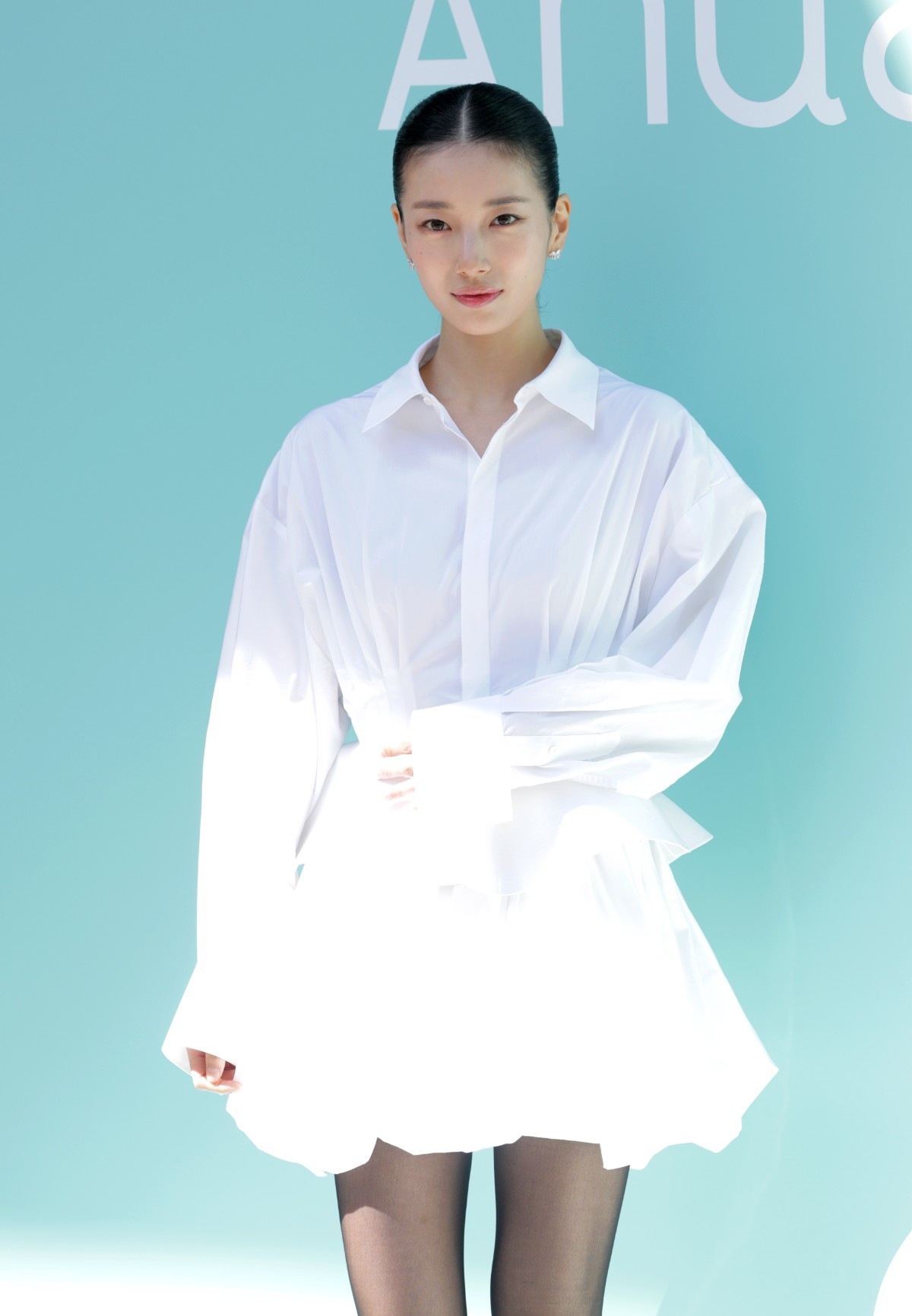 셔츠 원피스를 코디한 수지 / 뉴스1