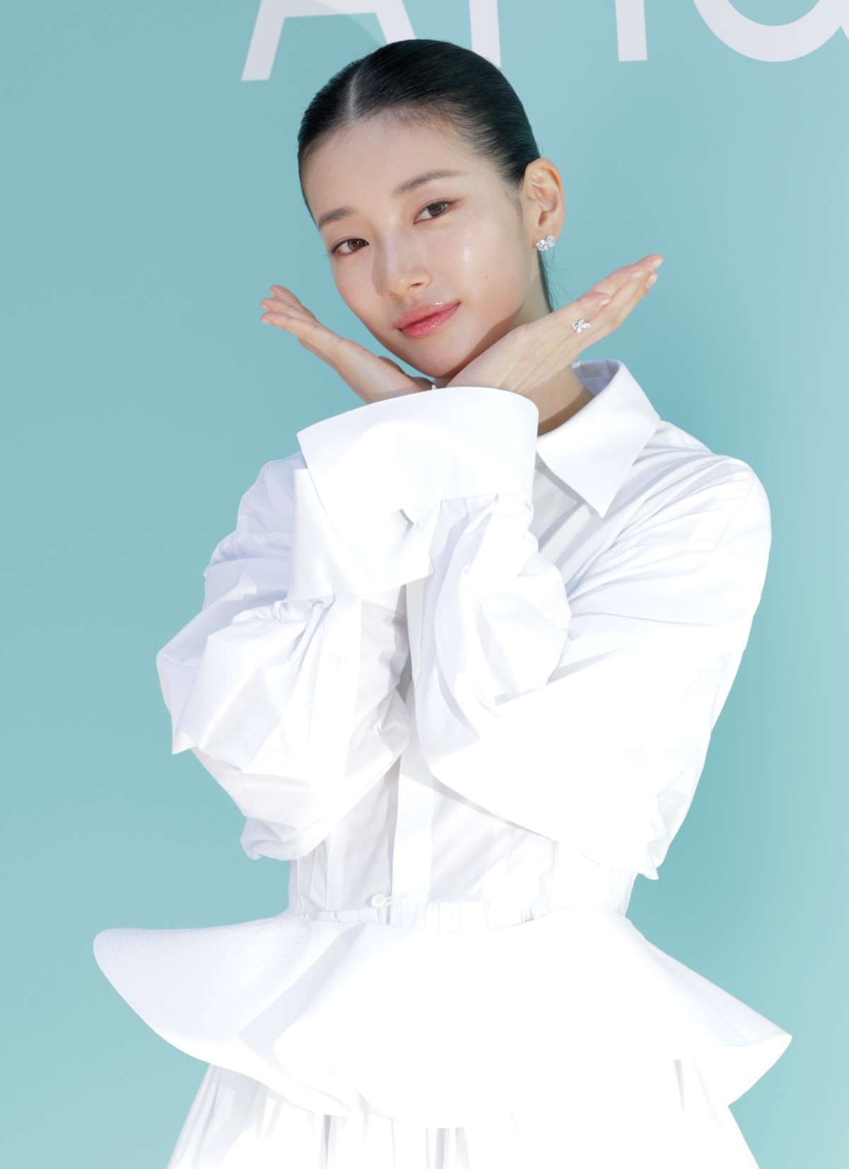 포즈 취하는 수지 / 뉴스1