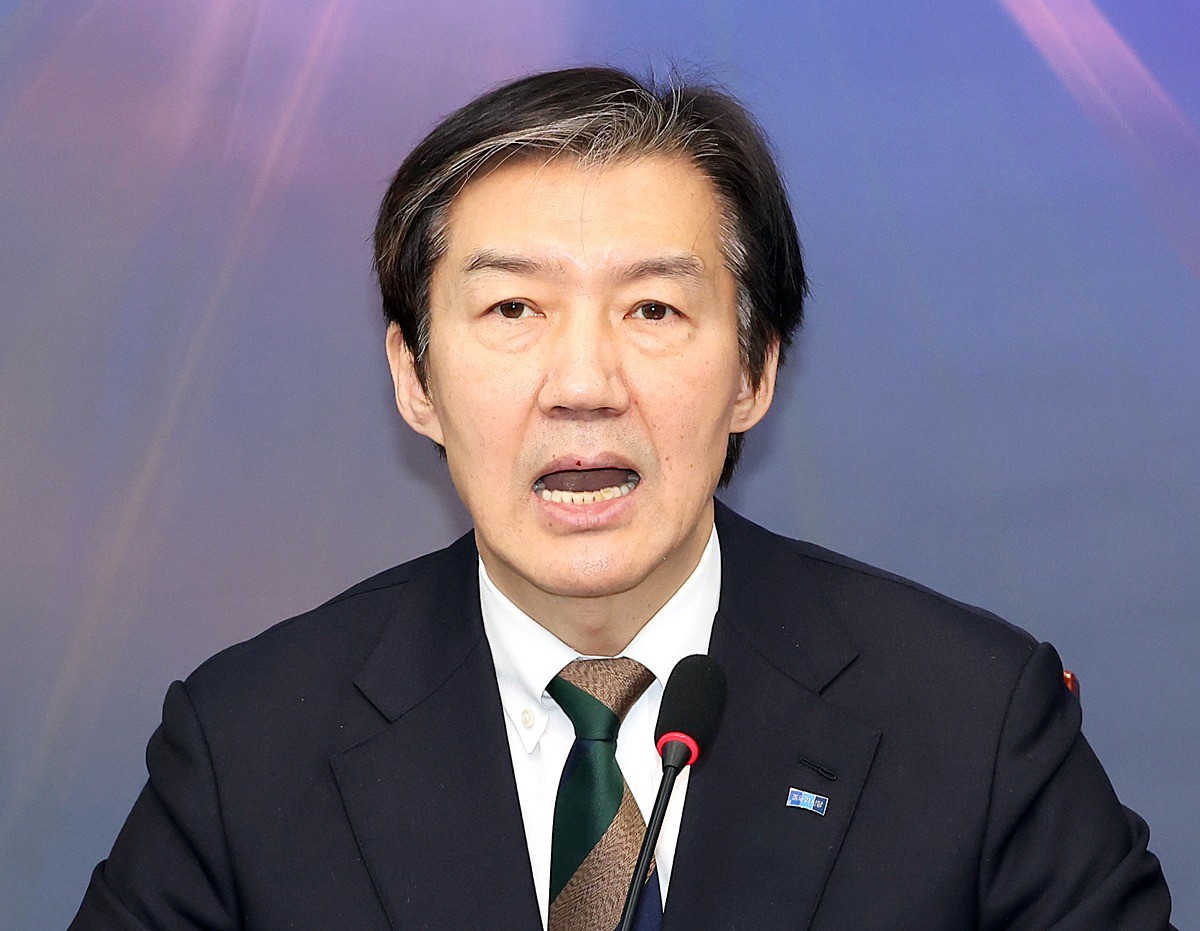조국, 이재명 기자회견에 “오늘 하루만큼은 일 놓고 푹 쉬셨으면” 