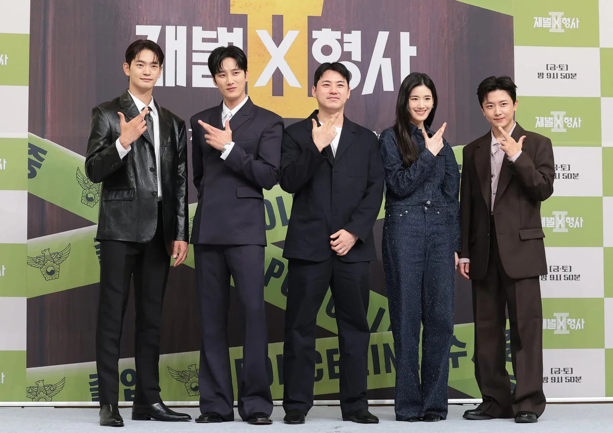 13화 핵심 장면 ③ 화염 속 위기 / ‘재벌X형사2’의 안보현·정은채 (사진=뉴스1)